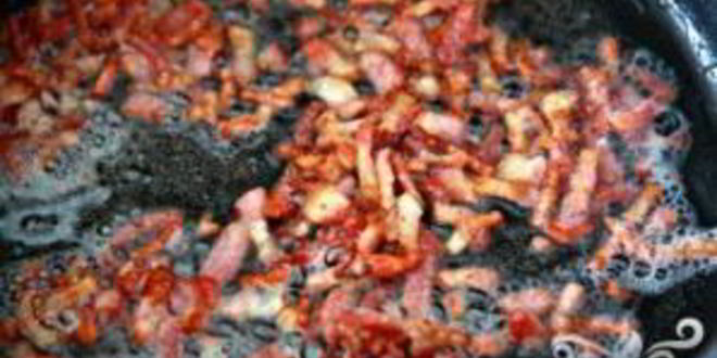 Рецепт фасоли с беконом и луком