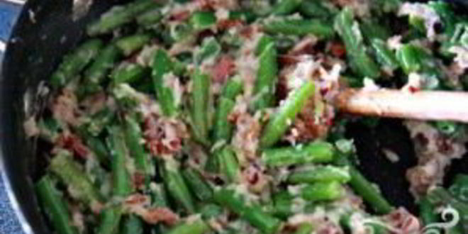 Рецепт фасоли с беконом и луком