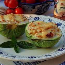 Рецепт Кабачков, фаршированных тунцом и творогом