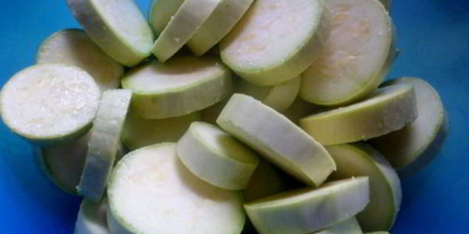 Рецепт кабачков с сайрой и помидорами