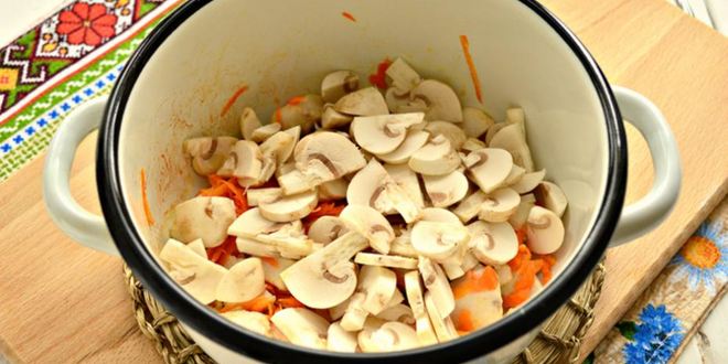 Рецепт картофеля, тушеного с шампиньонами и курицей