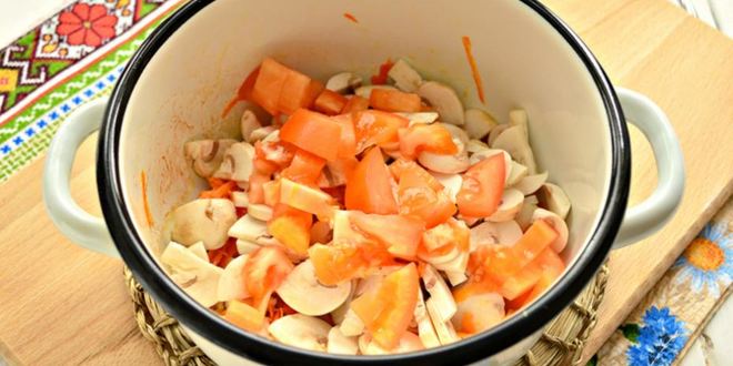 Рецепт картофеля, тушеного с шампиньонами и курицей