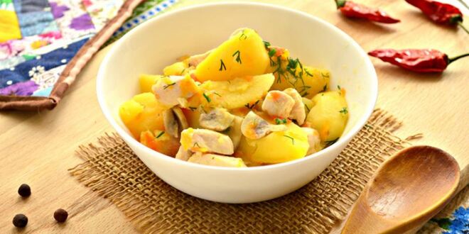 Рецепт картофеля, тушеного с шампиньонами и курицей