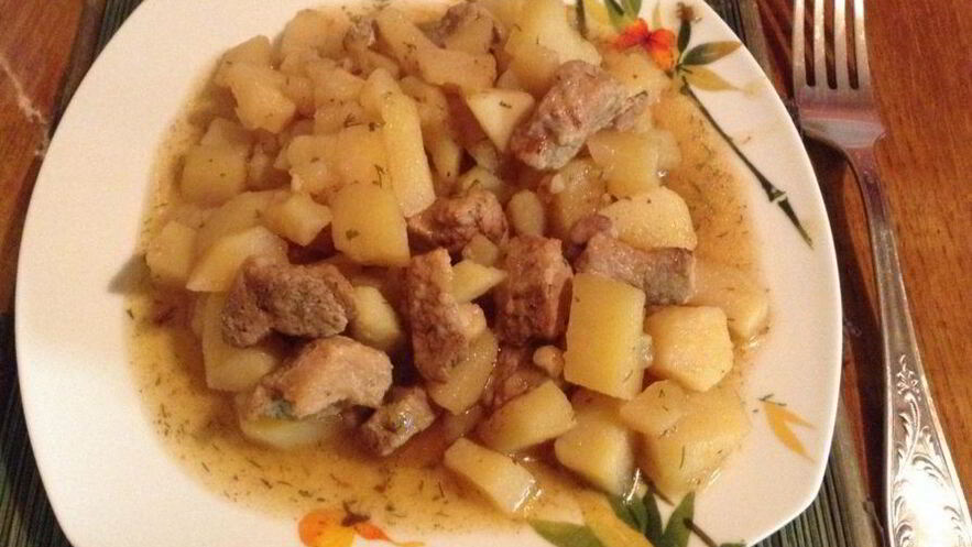 Рецепт картофеля тушеного со свининой в мультиварке