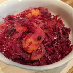 Рецепт Пряной тушеной капусты с яблоками