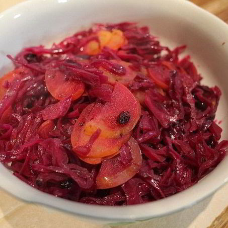 Рецепт Пряной тушеной капусты с яблоками