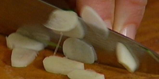 Рецепт пряной тушеной капусты с яблоками