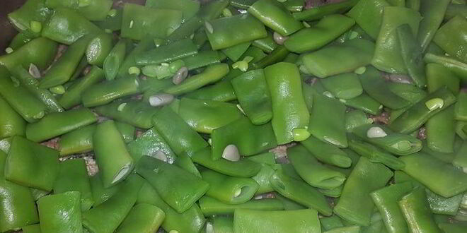 Рецепт стручковой фасоли, запеченной в сливочном омлете