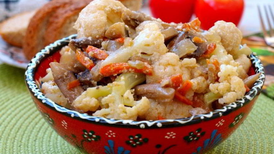 Рецепт цветной капусты с шампиньонами в сметане