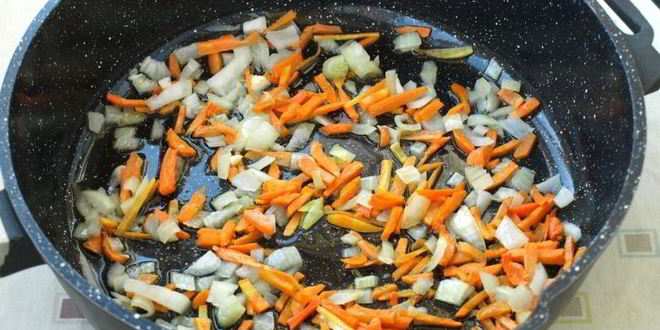 Рецепт цветной капусты с шампиньонами в сметане