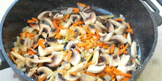 Рецепт цветной капусты с шампиньонами в сметане