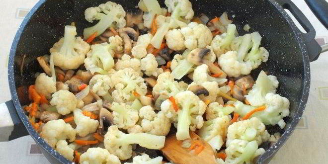 Рецепт цветной капусты с шампиньонами в сметане