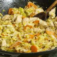 Рецепт Тушеной капусты с куриной грудкой