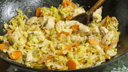 Рецепт Тушеной капусты с куриной грудкой