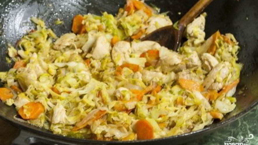Рецепт тушеной капусты с куриной грудкой