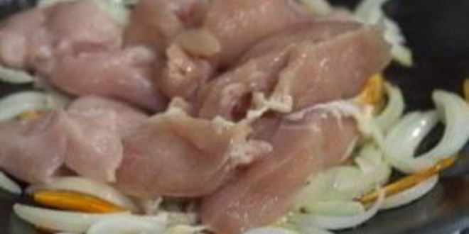 Рецепт тушеной капусты с куриной грудкой