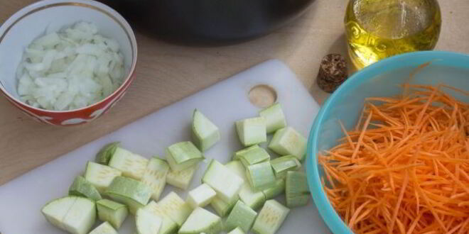 Рецепт тушеных кабачков с морковью в мультиварке