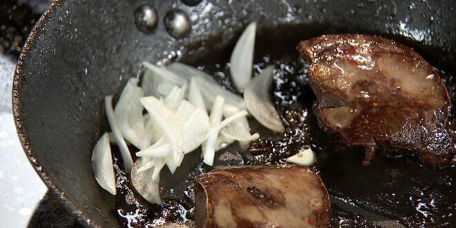 Рецепт индюшачьей печенки с киноа и битыми огурцами