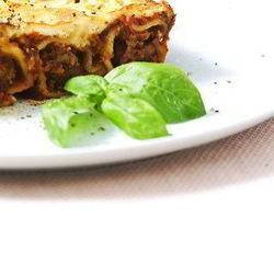 Рецепт Каннеллонь с куриной печенью и ветчиной под соусом из потрошков