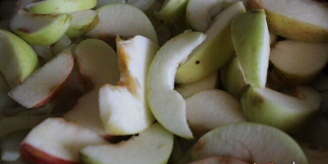 Рецепт куриной печени с яблоками и луком