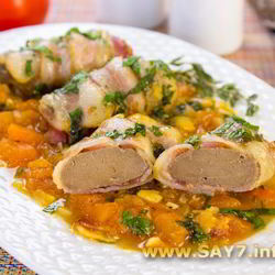 Рецепт Печени в беконе в томатном соусе