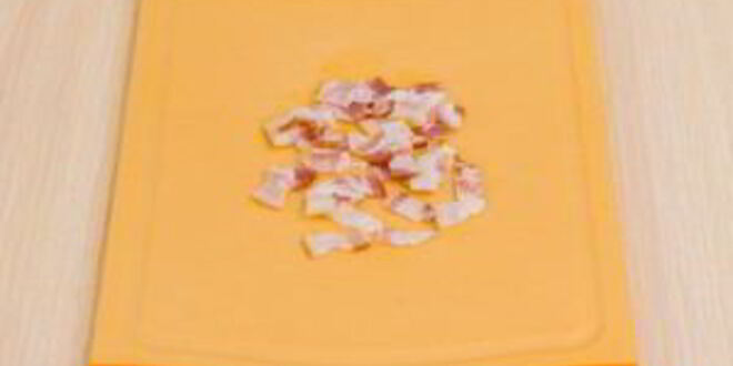 Рецепт печени в беконе в томатном соусе