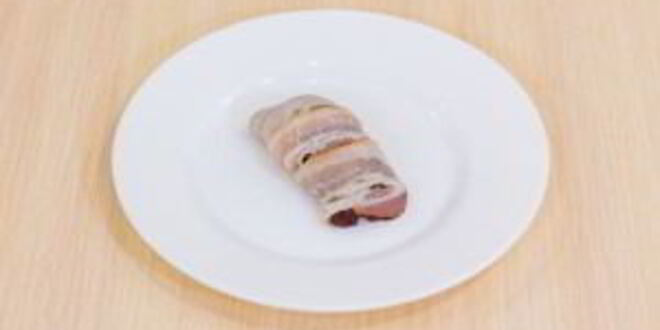 Рецепт печени в беконе в томатном соусе