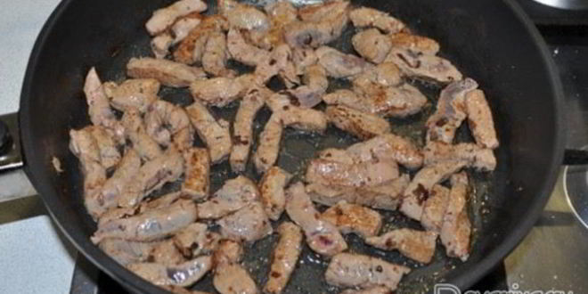 Рецепт печени в соево-сметанном соусе