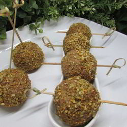 Рецепт Печеночных шариков с жареным луком в фисташках