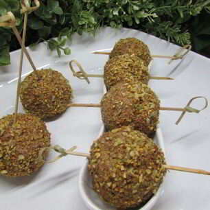 Рецепт Печеночных шариков с жареным луком в фисташках