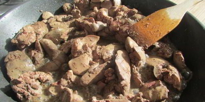 Рецепт печеночных шариков с жареным луком в фисташках