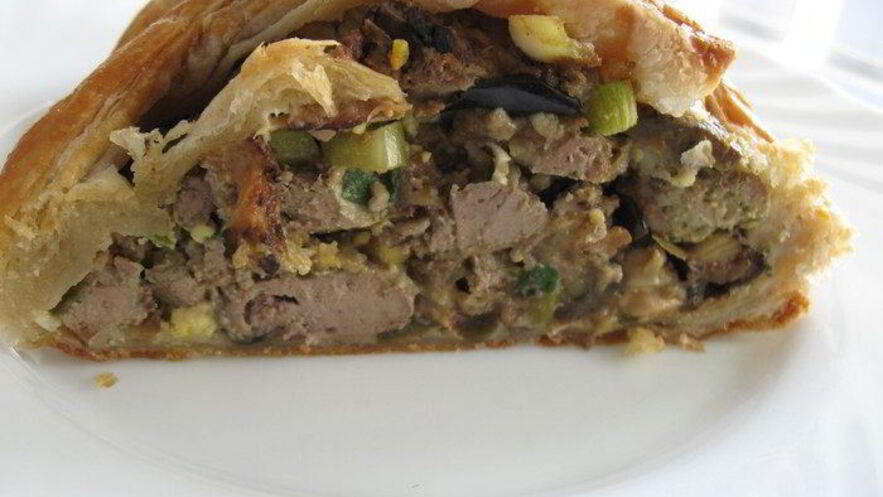 Рецепт плетенки из слоеного теста, с баклажанами и куриной печенью