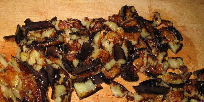 Рецепт плетенки из слоеного теста, с баклажанами и куриной печенью