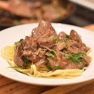 Рецепт Свиной печени в сметане с луком тушеная