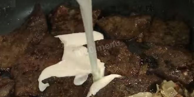 Рецепт свиной печени в сметане с луком тушеная