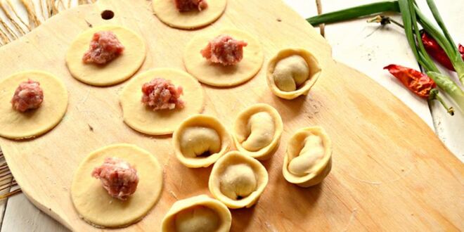 Рецепт мясных пельменей к праздничному столу