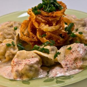 Рецепт Пельменей медвежьи уши со смешанным фаршем и розовой сметаной