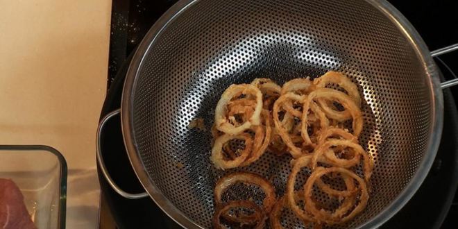 Рецепт пельменей медвежьи уши со смешанным фаршем и розовой сметаной