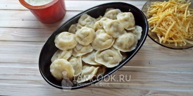 Рецепт пельменей с сыром и сметаной в духовке