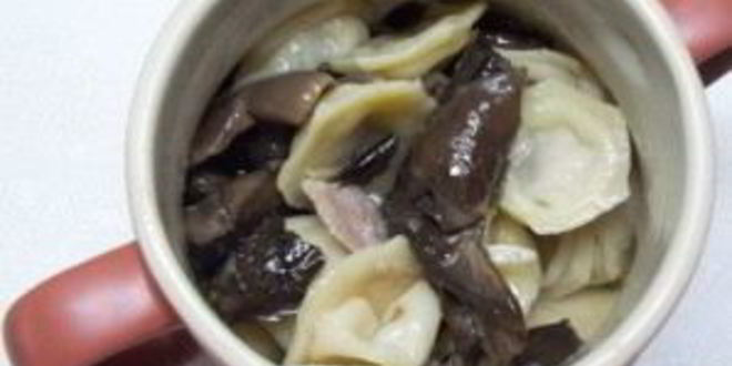 Рецепт пельменей с вешенками в горшочках в микроволновке