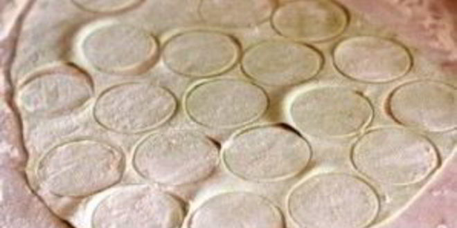 Рецепт разноцветных пельменей с рыбой