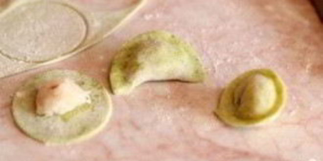 Рецепт разноцветных пельменей с рыбой