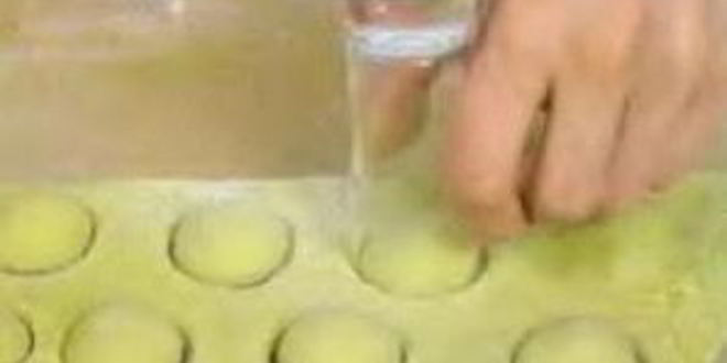 Рецепт зеленых пельменей с лососем