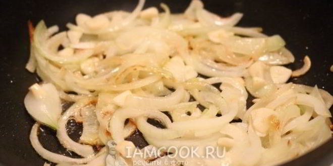 Рецепт жареных пельменей с яйцом