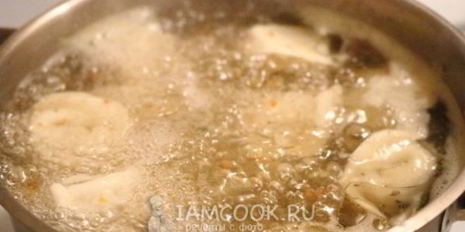 Рецепт жареных пельменей с яйцом