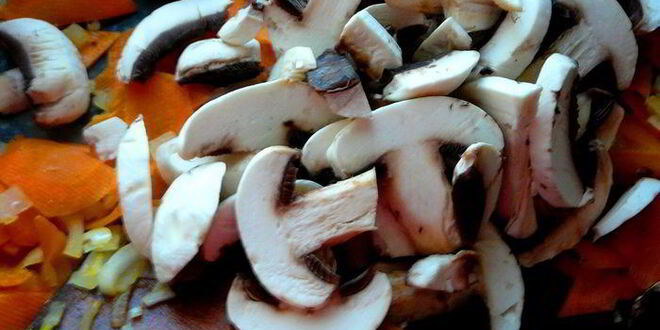 Рецепт ароматного рагу из свинины и грибов