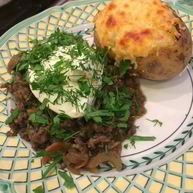 Рецепт Картофеля, запеченного в фольге с мясным рагу