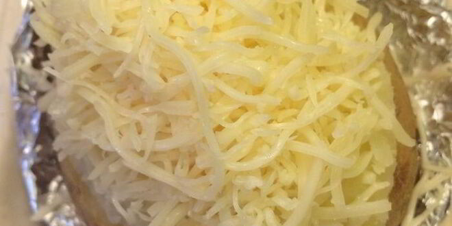 Рецепт картофеля, запеченного в фольге с мясным рагу