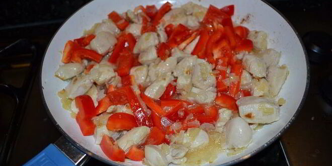 Рецепт овощного рагу с куриным филе