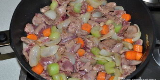 Рецепт рагу из куриных сердечек и печени